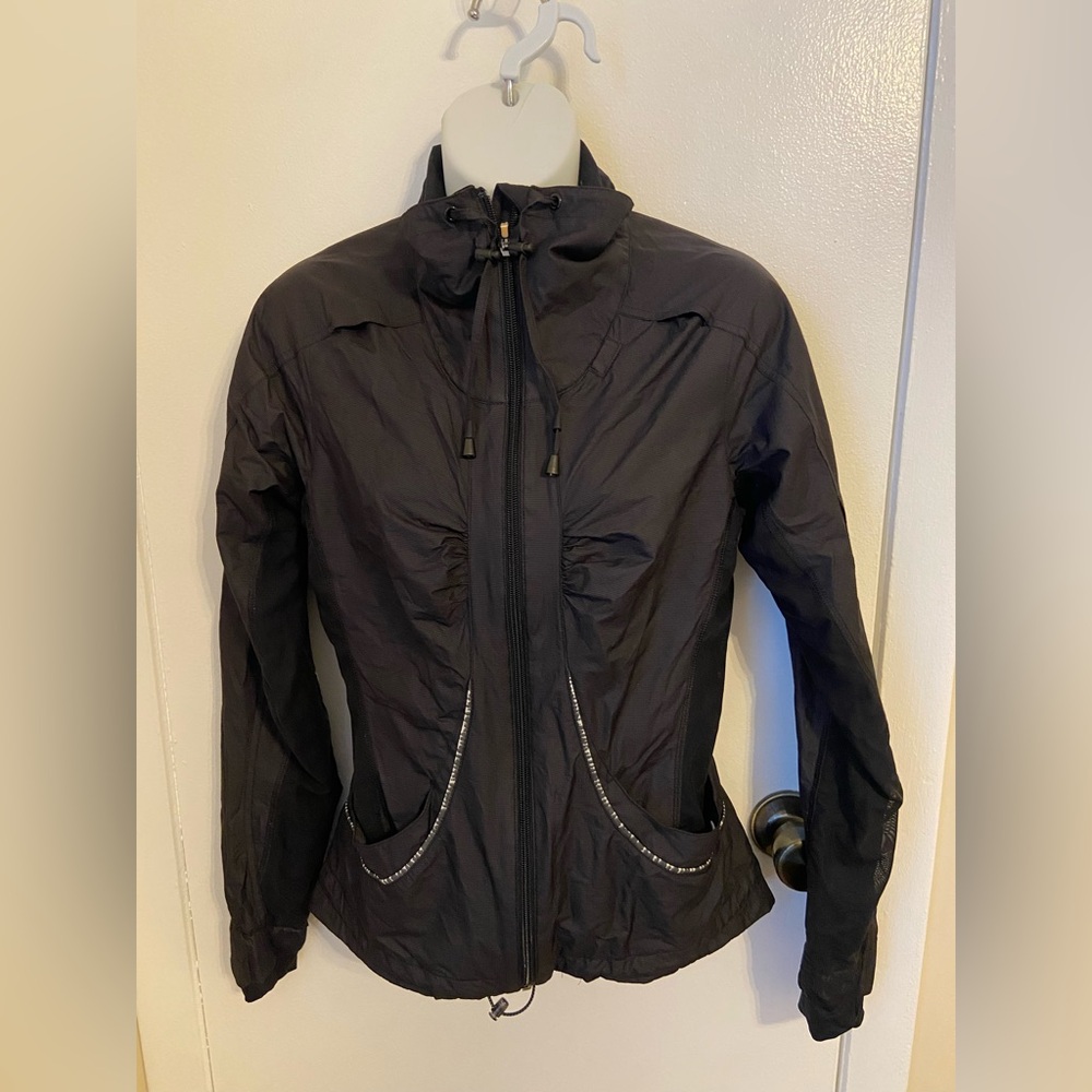 Lululemon Women's Black Fitted Black  Jacket Size 4 Wet Dry Warm